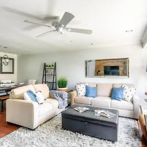 Walk To Broadway Charming Modern Historic Townhome Nashville