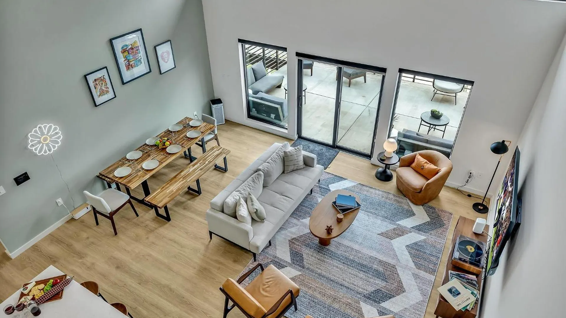 Nashville - 635 7Th Ave S Unit 610 contacts